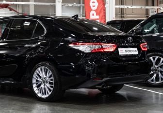 Подержанный автомобиль Toyota Camry Sedan 2020 года (11 фото)