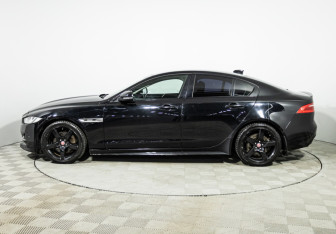 Подержанный автомобиль Jaguar XE 2016 года (8 фото)