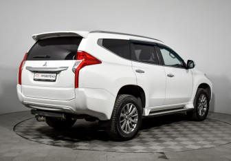 Подержанный автомобиль Mitsubishi Pajero Sport 2017 года (5 фото)