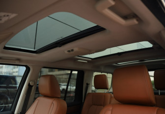 Подержанный автомобиль Land Rover Discovery 2016 года (23 фото)
