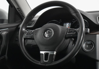 Подержанный автомобиль Volkswagen Passat Sedan 2011 года (14 фото)