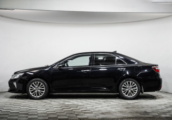 Подержанный автомобиль Toyota Camry Sedan 2017 года (8 фото)