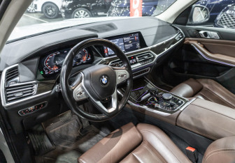 Подержанный автомобиль BMW X7 2020 года (15 фото)