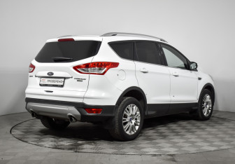 Подержанный автомобиль Ford Kuga 2015 года (5 фото)