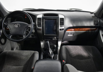 Подержанный автомобиль Toyota Land Cruiser Prado 2008 года (13 фото)