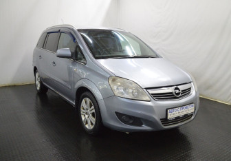 Подержанный автомобиль Opel Zafira Compactvan 2011 года (3 фото)