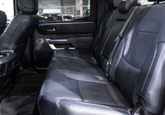 Подержанный автомобиль Toyota Tundra 2022 года (18 фото)