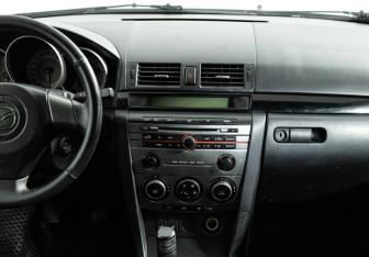 Подержанный автомобиль Mazda 3 Hatchback 2007 года (14 фото)
