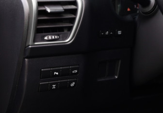 Подержанный автомобиль Lexus NX 2016 года (21 фото)