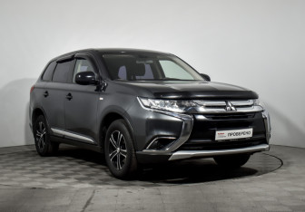 Подержанный автомобиль Mitsubishi Outlander 2018 года (3 фото)