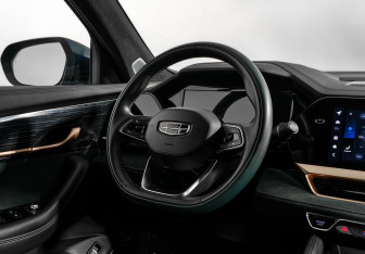 Подержанный автомобиль Geely Monjaro 2023 года (18 фото)