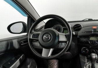 Подержанный автомобиль Mazda 2 Hatchback 2012 года (15 фото)
