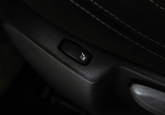 Подержанный автомобиль Renault Sandero 2015 года (17 фото)