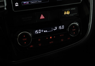 Подержанный автомобиль Mitsubishi Outlander 2018 года (16 фото)