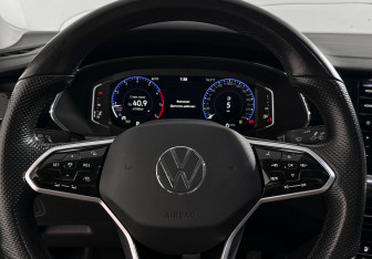 Подержанный автомобиль Volkswagen Passat Sedan 2023 года (21 фото)