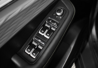 Подержанный автомобиль Geely Coolray 2023 года (10 фото)