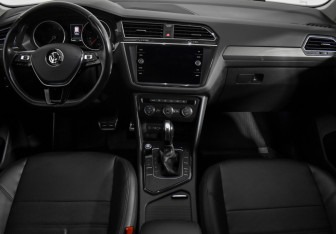 Подержанный автомобиль Volkswagen Tiguan 2020 года (15 фото)