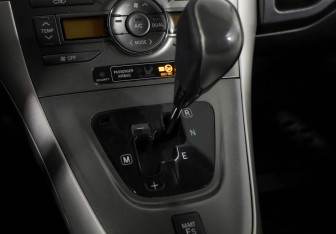 Подержанный автомобиль Toyota Auris Hatchback 2007 года (17 фото)