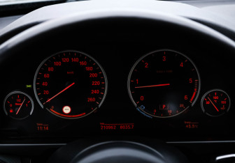 Подержанный автомобиль BMW X5 2018 года (13 фото)