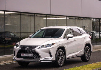 Подержанный автомобиль Lexus RX 2021 года (3 фото)