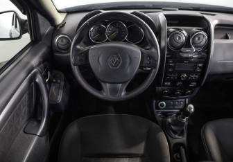 Подержанный автомобиль Renault Duster 2018 года (10 фото)