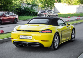 Подержанный автомобиль Porsche Boxster 2020 года (8 фото)
