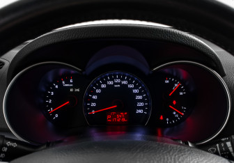 Подержанный автомобиль Kia Sorento 2013 года (17 фото)