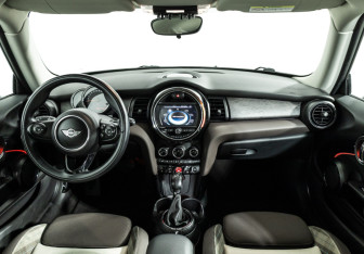 Подержанный автомобиль MINI Hatch 2015 года (13 фото)