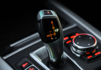 Подержанный автомобиль BMW X5 2015 года (20 фото)