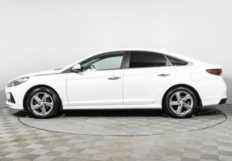 Подержанный автомобиль Hyundai Sonata 2019 года (8 фото)