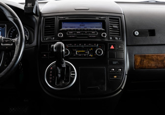 Подержанный автомобиль Volkswagen Multivan 2010 года (12 фото)