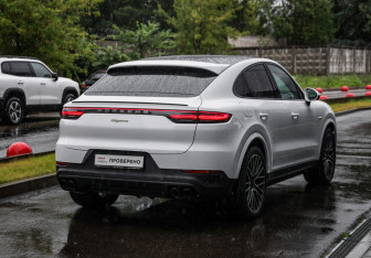 Подержанный автомобиль Porsche Cayenne 2021 года (6 фото)