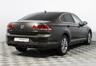 Подержанный автомобиль Volkswagen Passat Sedan 2017 года (5 фото)