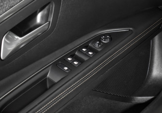 Подержанный автомобиль Peugeot 5008 Suv 2019 года (11 фото)