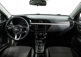 Подержанный автомобиль Kia Rio Sedan 2020 года (13 фото)