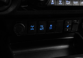 Подержанный автомобиль Toyota Hilux 2016 года (18 фото)