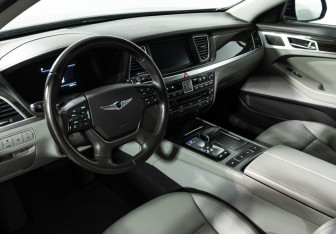 Подержанный автомобиль Genesis G80 2019 года (11 фото)