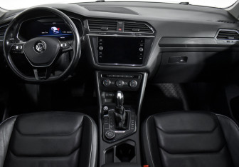 Подержанный автомобиль Volkswagen Tiguan 2018 года (16 фото)