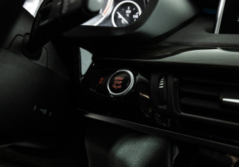 Подержанный автомобиль BMW X5 2015 года (18 фото)