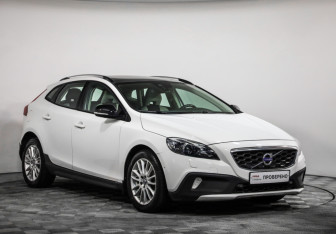 Подержанный автомобиль Volvo V40 Cross Country 2014 года (3 фото)