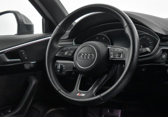 Подержанный автомобиль Audi A4 Sedan 2018 года (17 фото)