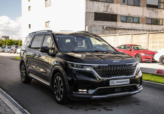 Подержанный автомобиль Kia Carnival 2021 года (37 фото)