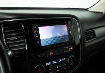 Подержанный автомобиль Mitsubishi Outlander 2015 года (15 фото)