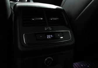 Подержанный автомобиль Audi A4 Sedan 2016 года (21 фото)