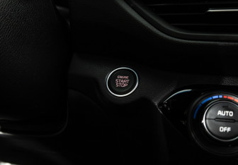 Подержанный автомобиль Kia K3 Hatchback 2019 года (20 фото)