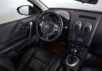 Подержанный автомобиль Nissan Qashqai 2012 года (8 фото)