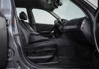 Подержанный автомобиль BMW X3 2010 года (21 фото)