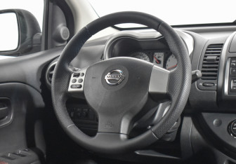 Подержанный автомобиль Nissan Note 2008 года (14 фото)