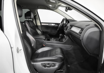 Подержанный автомобиль Volkswagen Touareg 2015 года (23 фото)