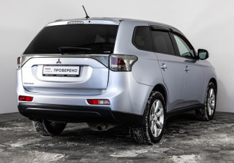 Подержанный автомобиль Mitsubishi Outlander 2013 года (5 фото)